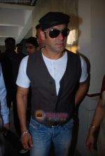 Salman Khan promotes Veer at college fest in Jamnabai, Mumbai on 4th Jan 2010 (32).JPG